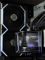 EZR R7-9700X | RTX 5060 Ti Lian Li Gaming PC